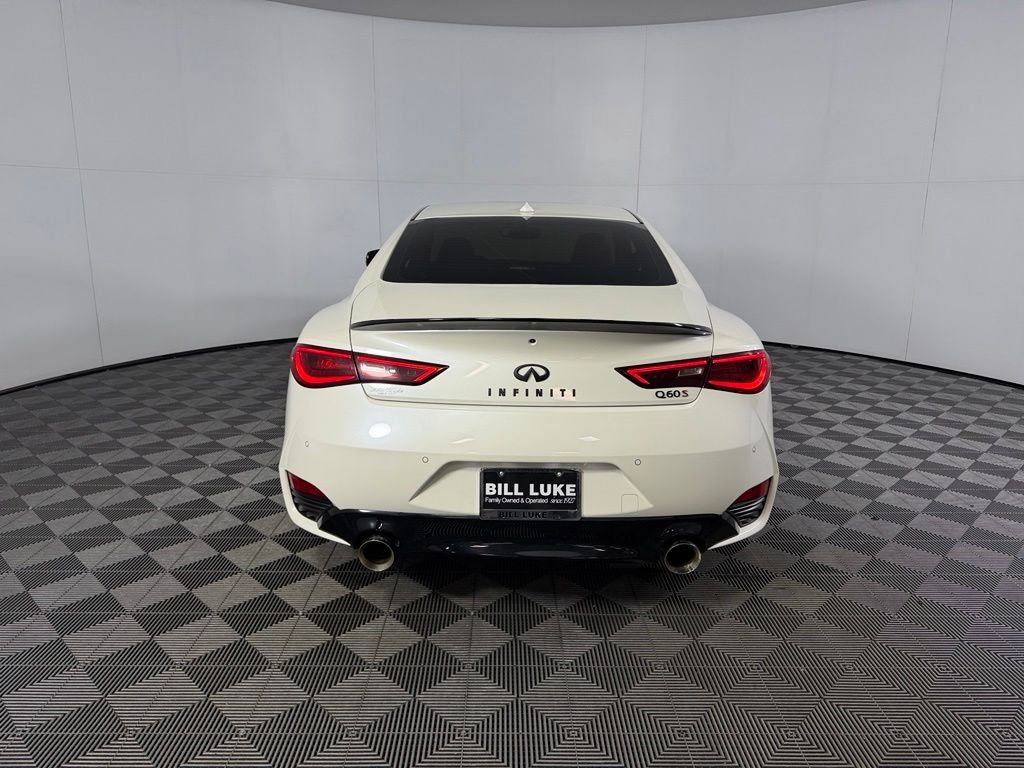 Used 2022 White INFINITI Red Sport 400 image 8