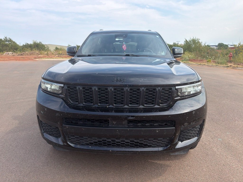 Used 2022 Diamond Black Jeep Altitude image 2