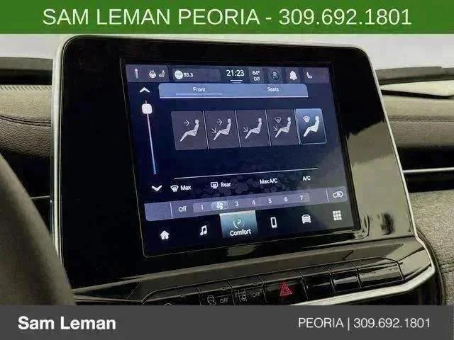 New 2026 Diamond Black Crystal Pearlcoat Jeep Latitude image 15