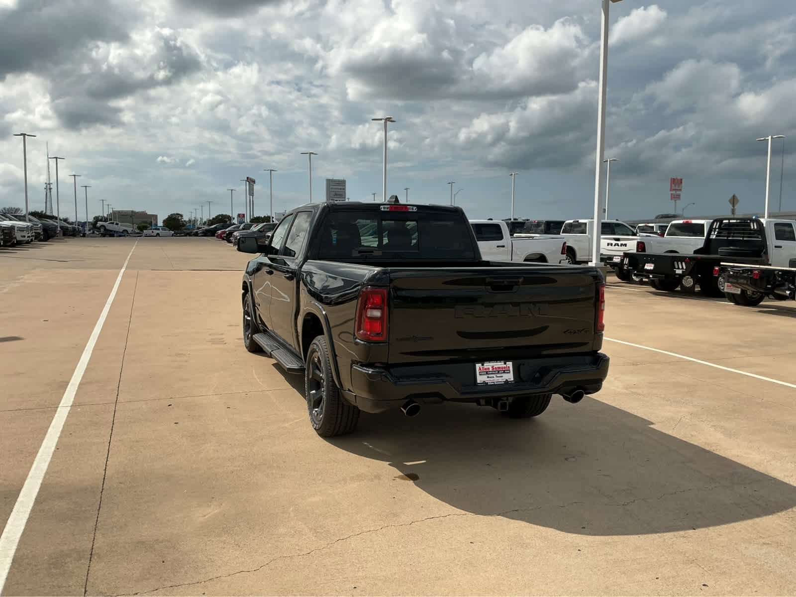 New 2026 Diamond Black Crystal Pearl-Coat Exterior Paint RAM Lone Star image 12