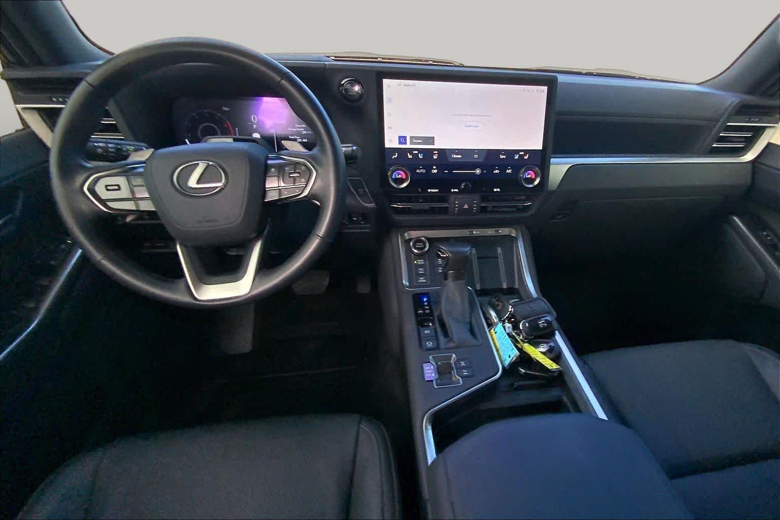Used 2025 Incognito Lexus Overtrail image 15