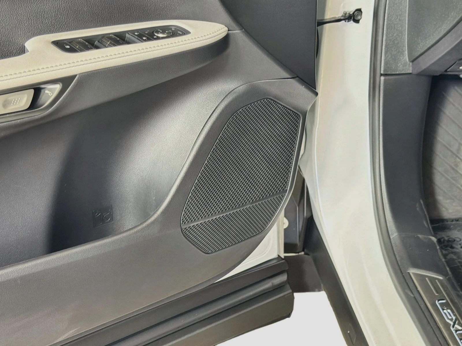 Used 2025 White Pearl Lexus 350h Premium image 22