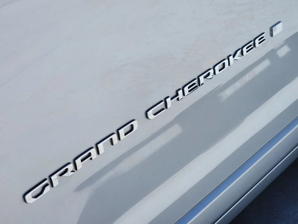 Used 2022 Silver Zynith Jeep Overland image 12