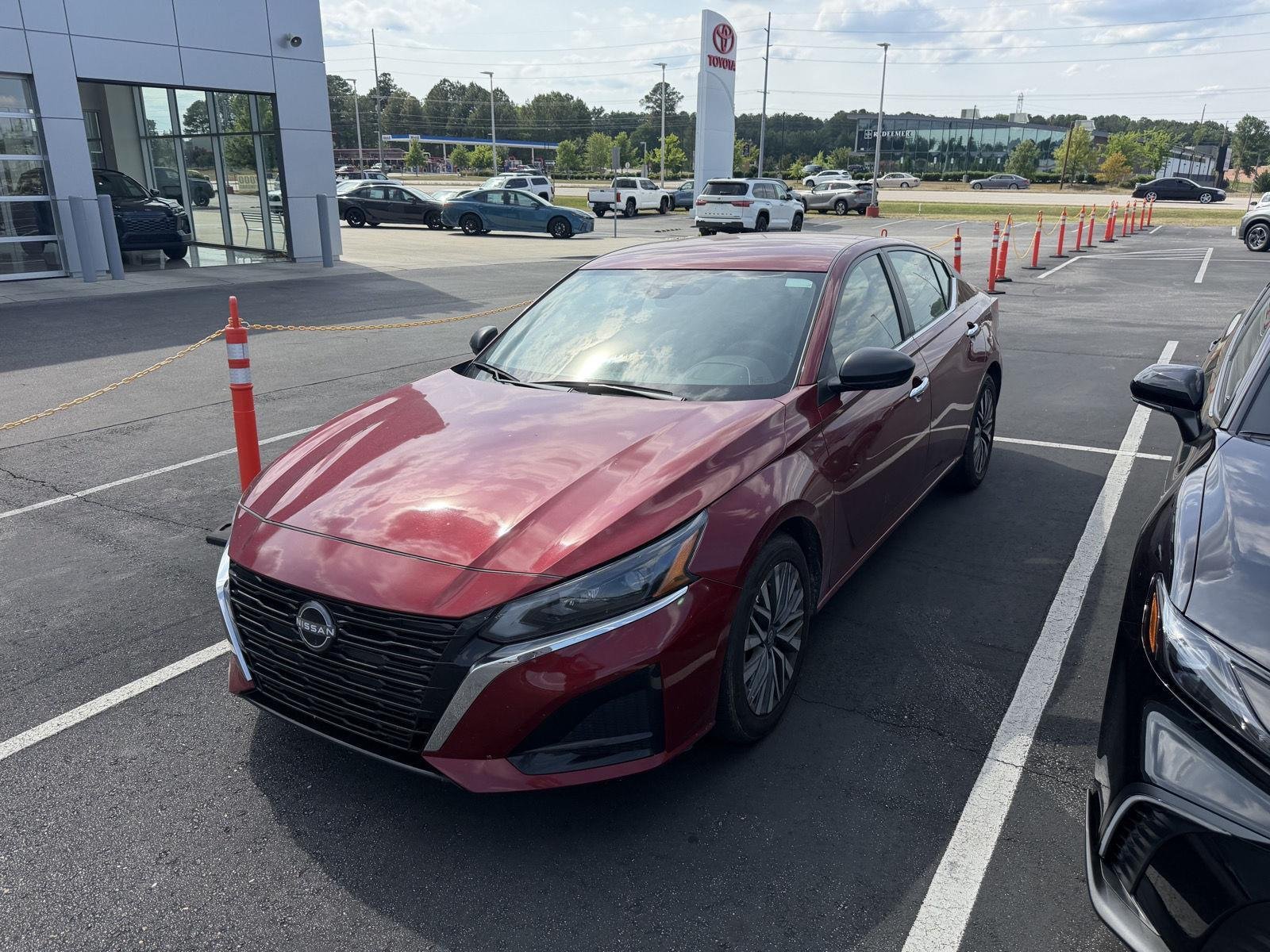 Used 2025 Scarlet Ember Nissan SV image 14