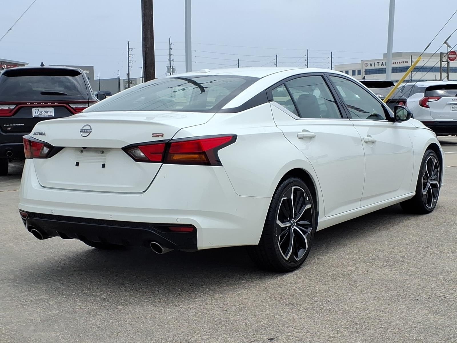 2023 Nissan Altima 2.5 SR White at G Motors