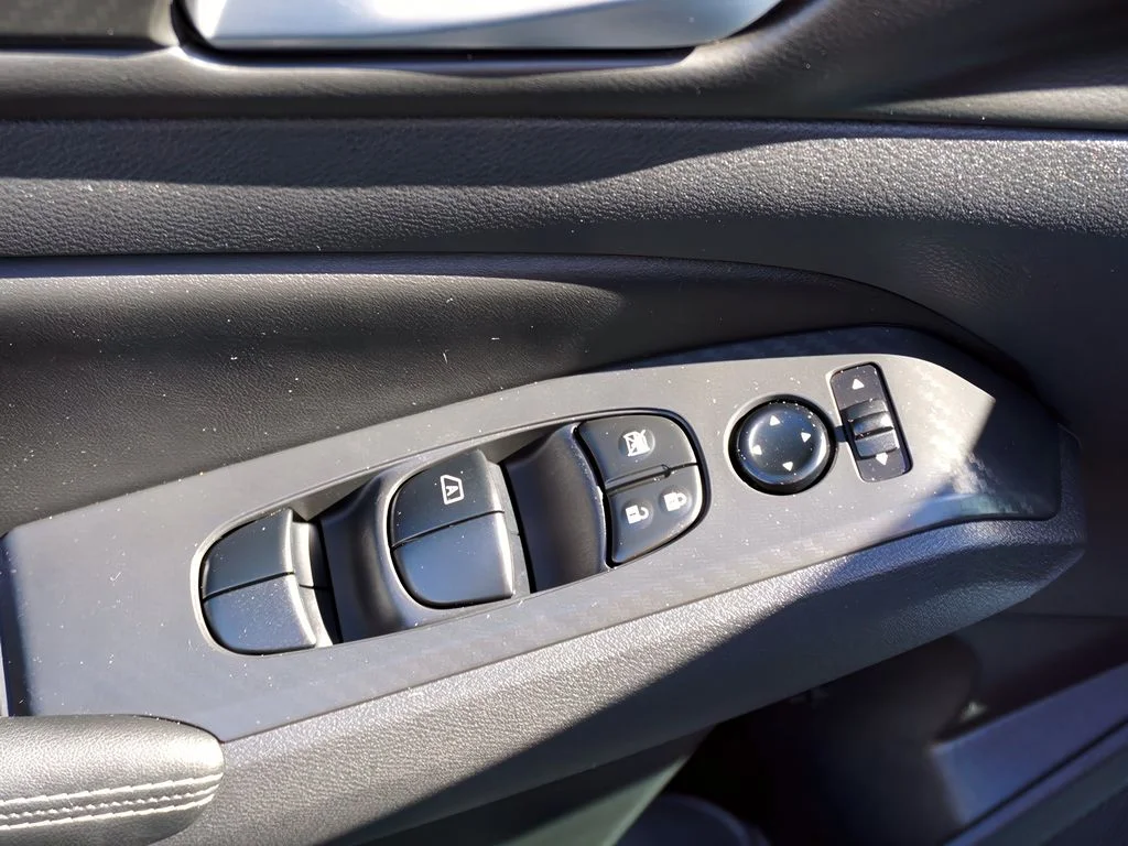 2025 Nissan Altima SV - Photo 18