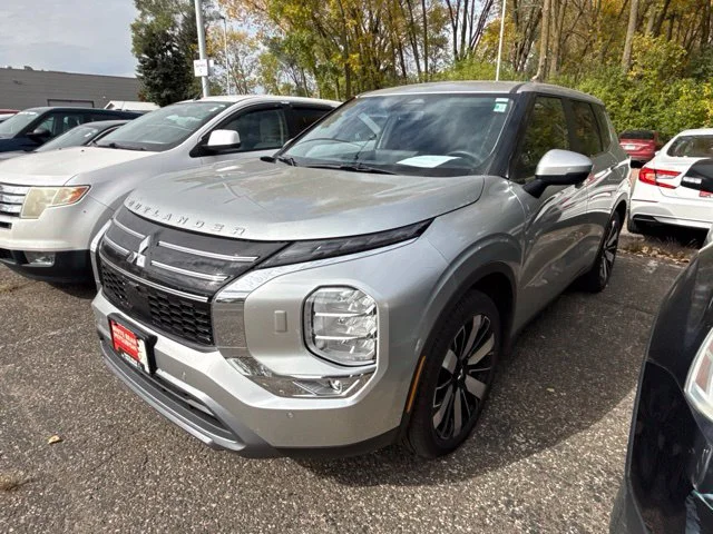 Certified Used 2026 Alloy Silver Metallic Mitsubishi SE image 4