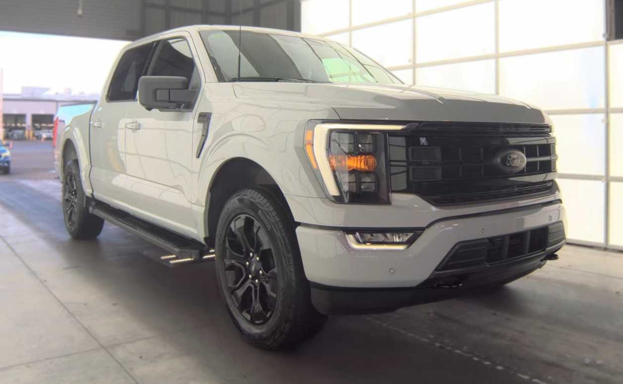 Used 2023 Avalanche Ford XLT image 2