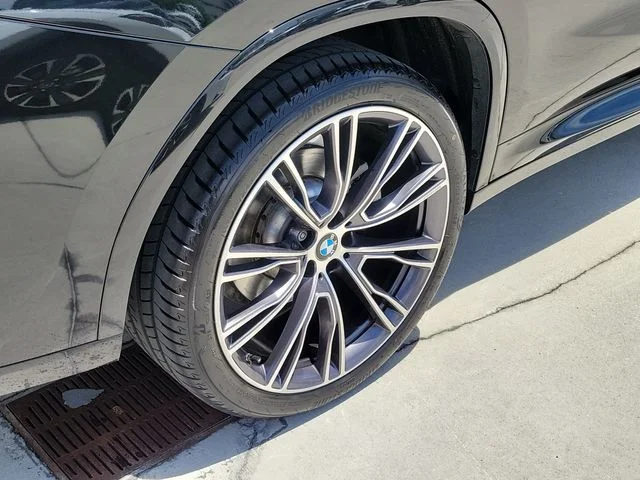 Used 2022 Black BMW xDrive30i image 7