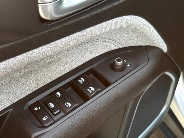 Used 2024 Silver Jeep Latitude image 16