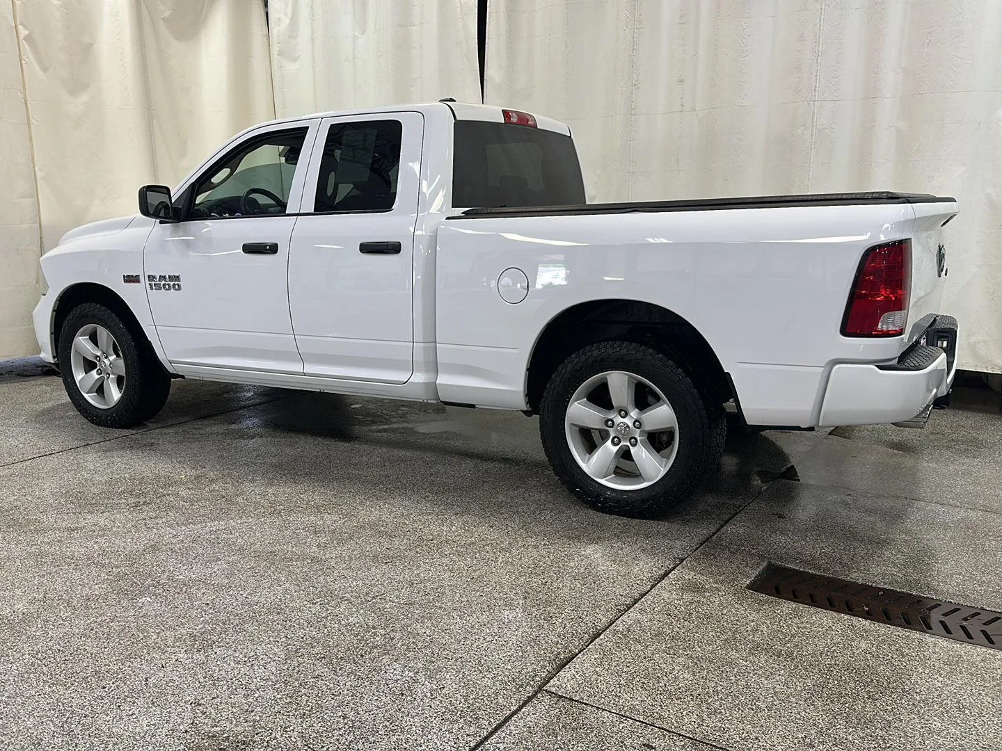 Used 2016 Bright White Clearcoat Ram Express image 3