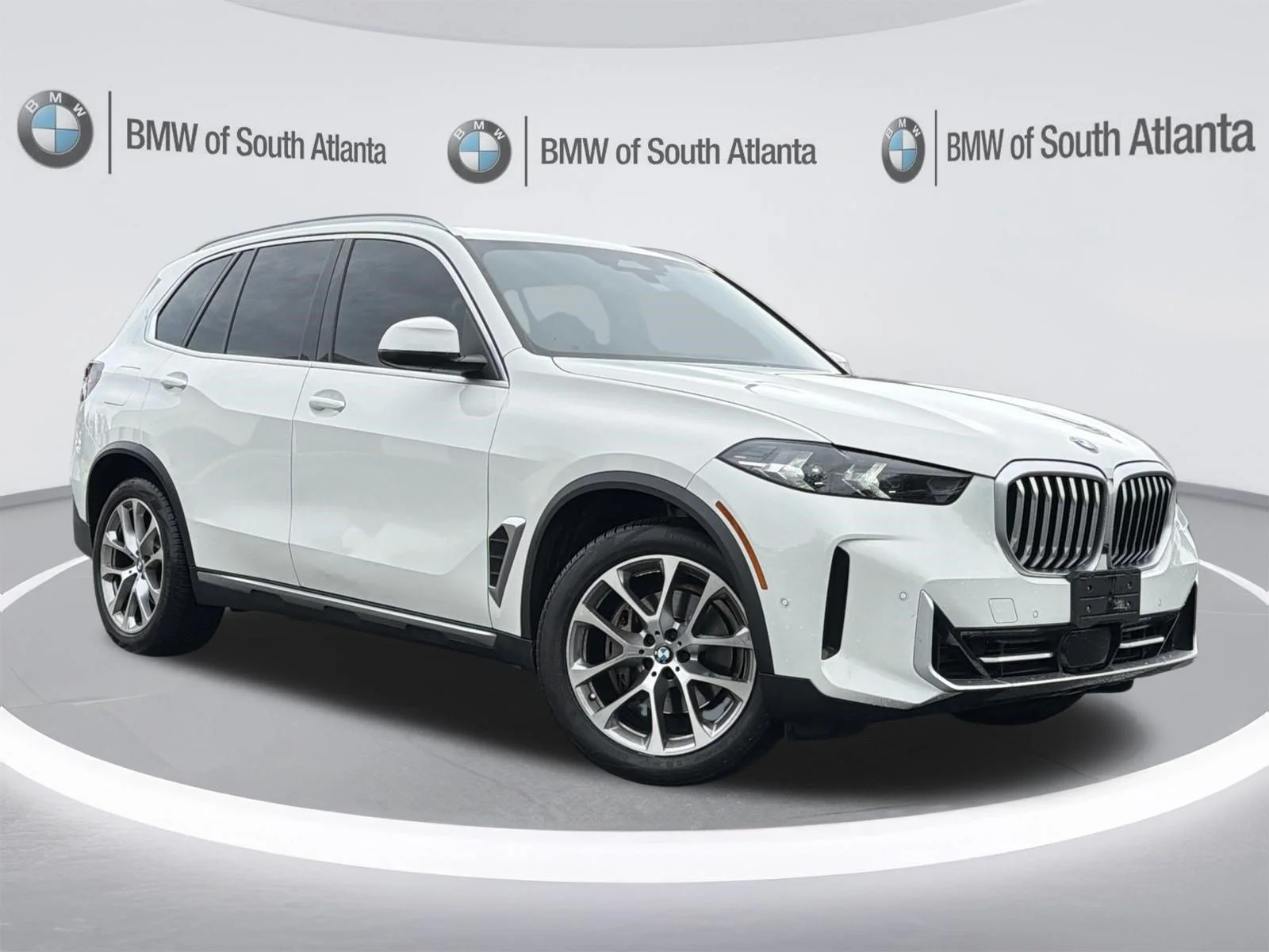 Used 2024 Alpine White BMW sDrive40i image 2