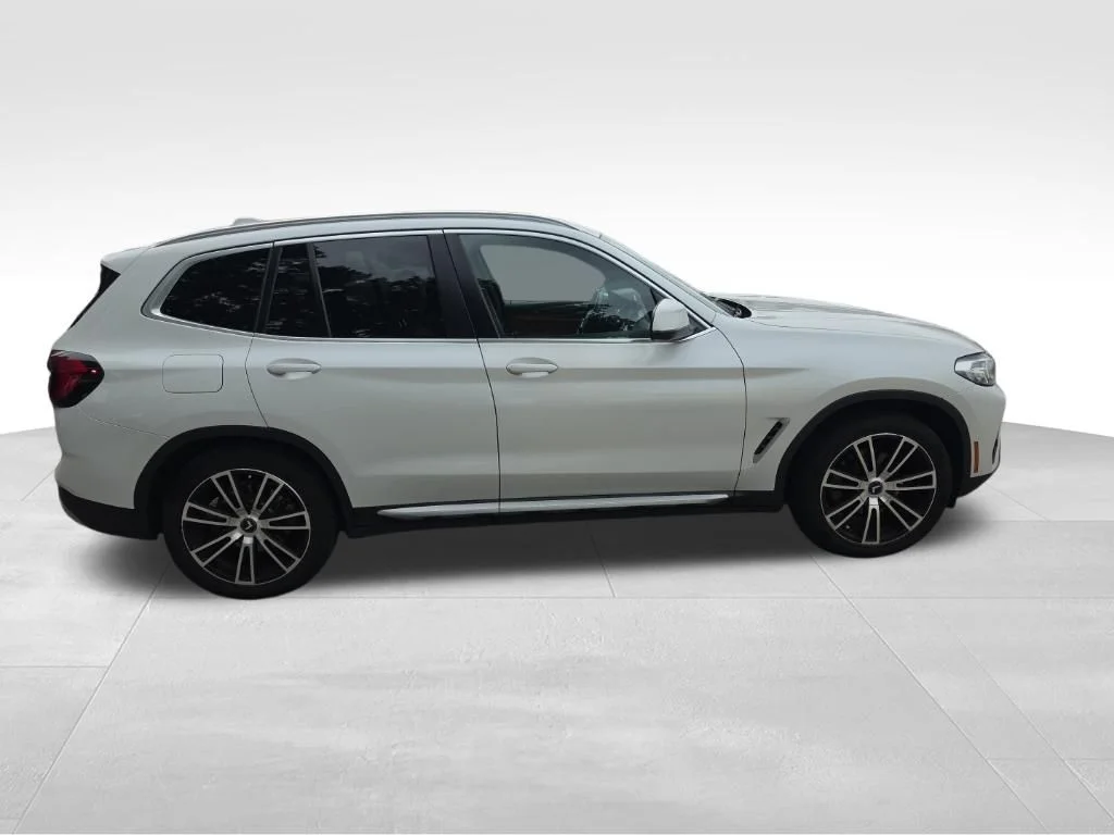 Used 2022 White BMW xDrive30i image 7
