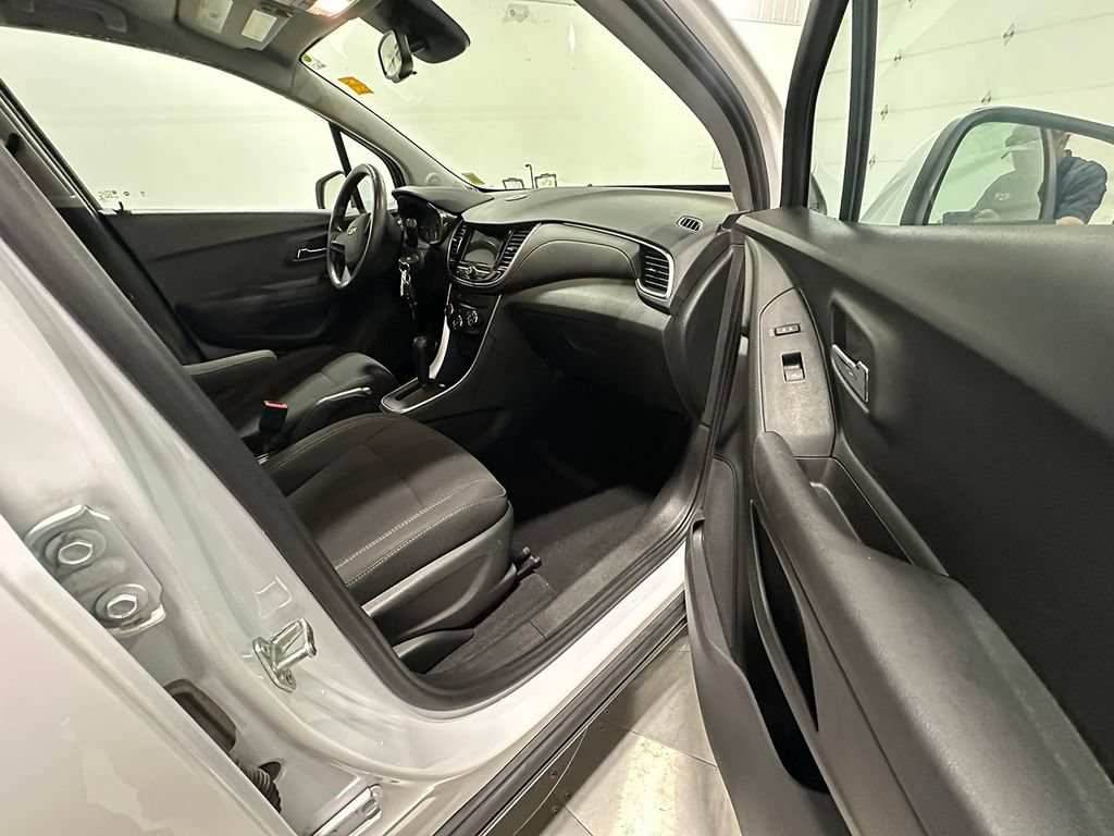 Used 2019 SUMMIT WHITE Chevrolet LS image 24