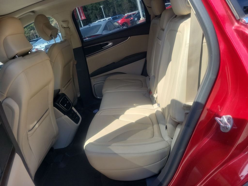 Used 2016 Red Lincoln Reserve image 30