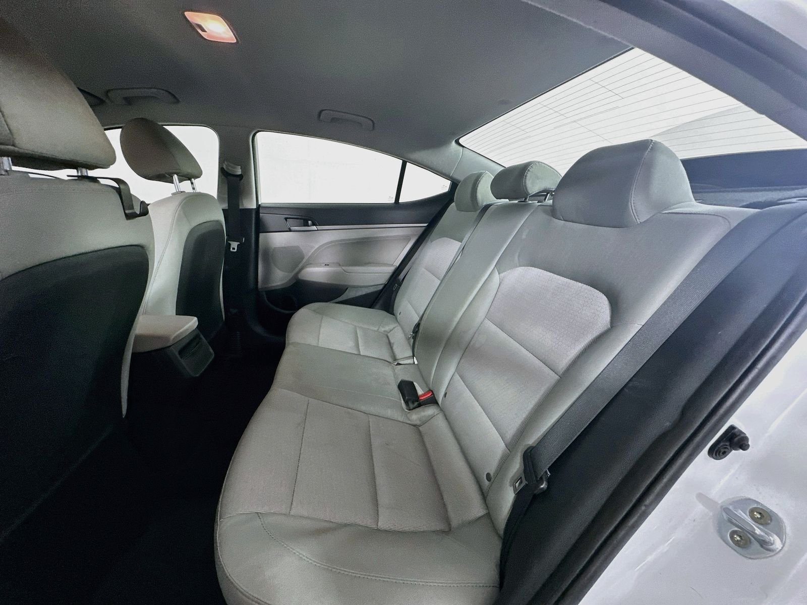 Used 2017 Quartz White Pearl Hyundai SE image 23