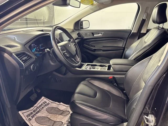Used 2022  Ford Titanium image 2