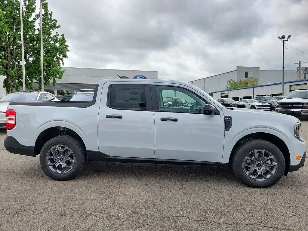 New 2026 Space White Metallic Ford XLT image 6