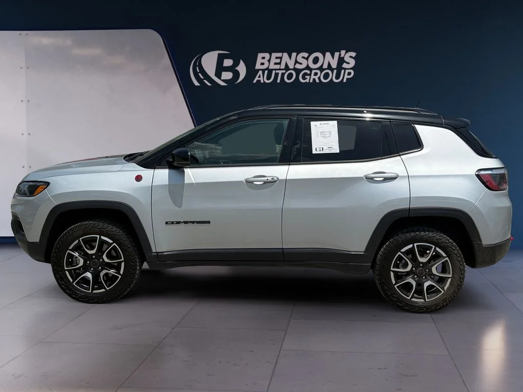 Used 2025 Silver Jeep Trailhawk image 2
