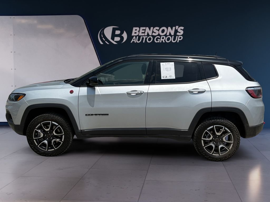 Used 2025 Silver Jeep Trailhawk image 2