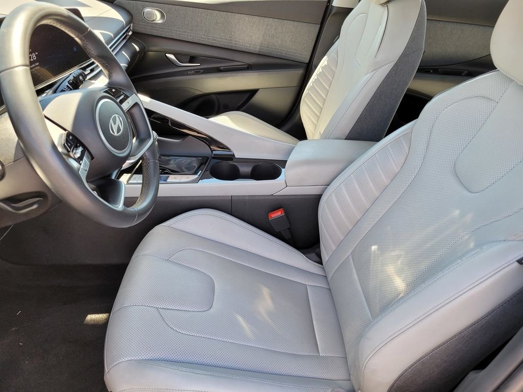 Used 2025 Black Hyundai Limited image 15