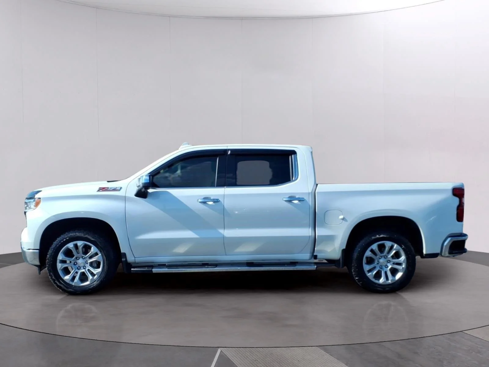 Used 2024 Iridescent Pearl Tricoat Chevrolet LTZ image 3