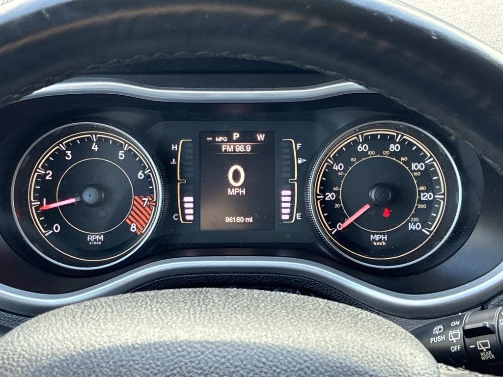 Used 2014 Silver Jeep Latitude image 27