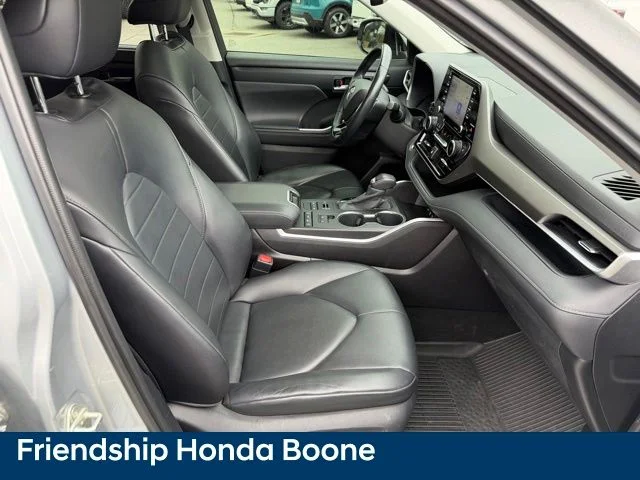 Used 2020 Silver Toyota XLE image 51
