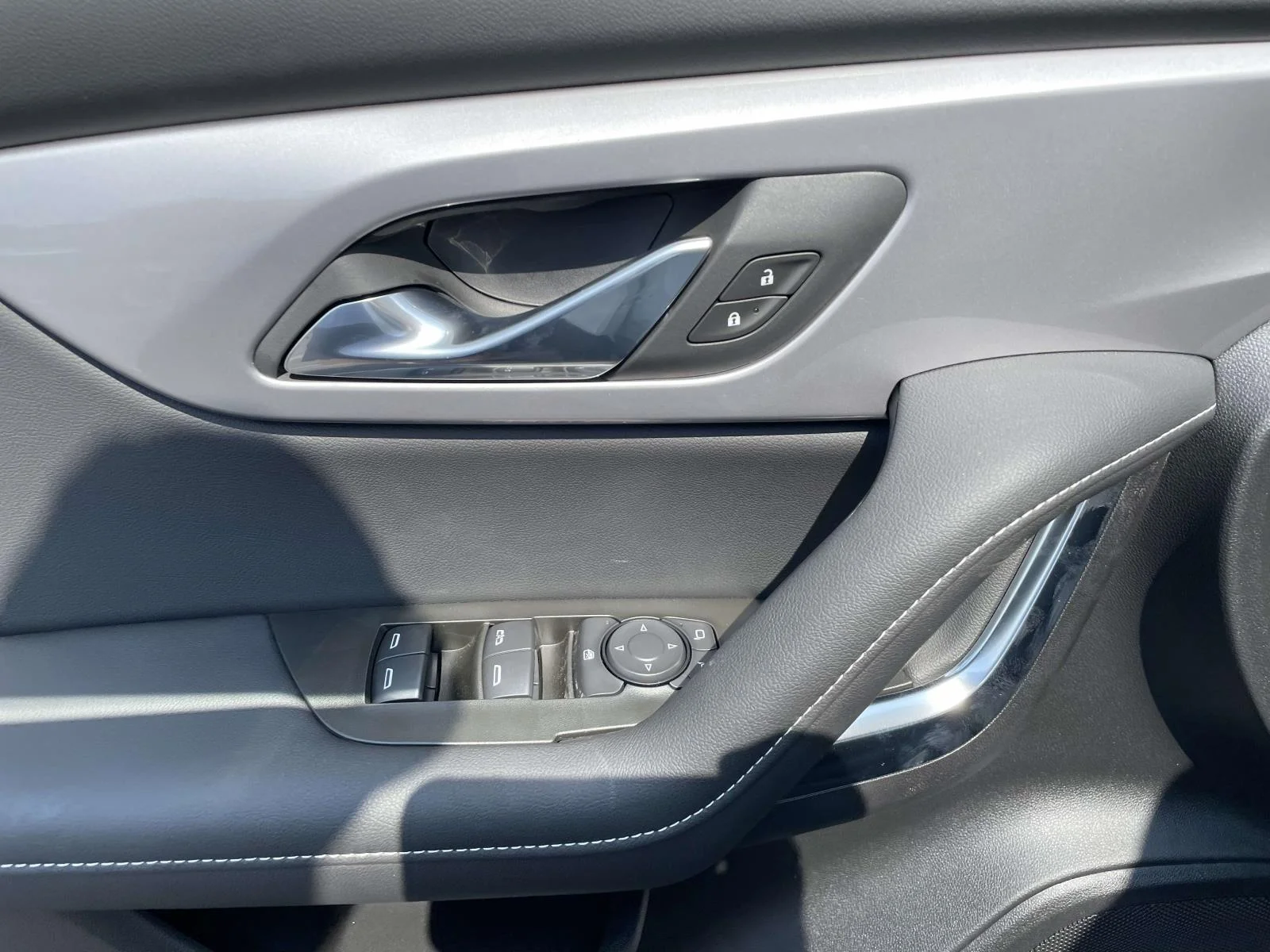 New 2026 Summit White Chevrolet 2LT image 18
