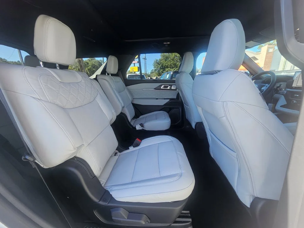 New 2027 Star White Metallic Tri-Coat Ford Platinum™ image 28