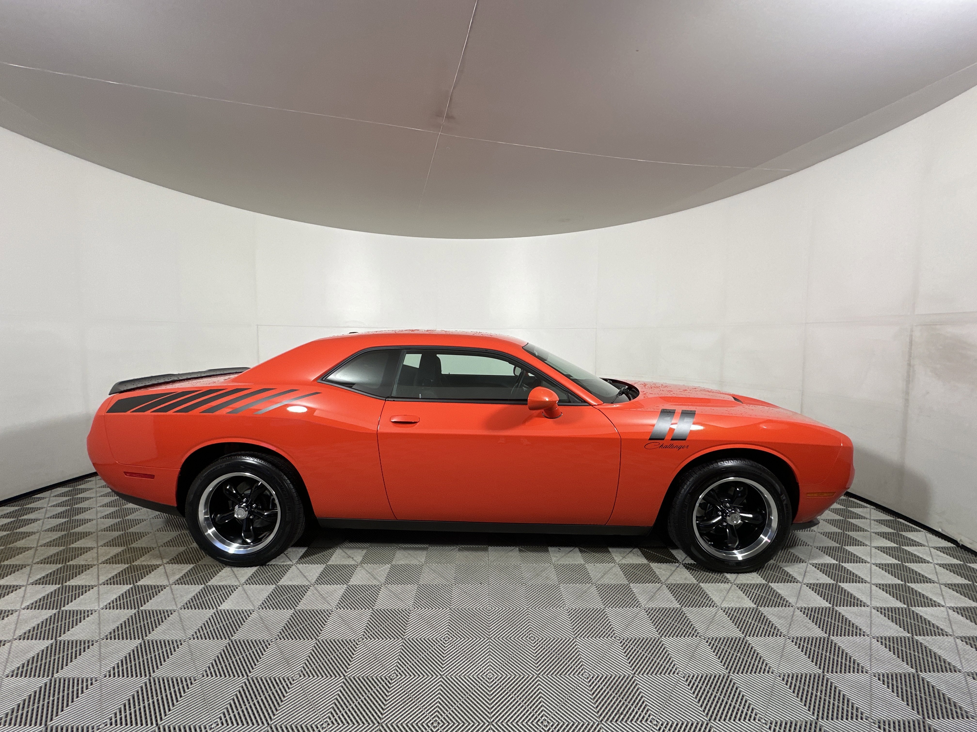 Certified Used 2023 Go Mango Dodge SXT image 8