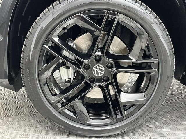 Certified Used 2026 Green Volkswagen SE R-Line Black image 10