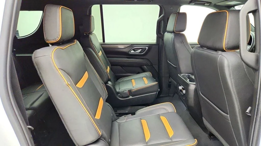 Used 2023 Summit White GMC 4WD 4dr AT4 w/ 6.2L V8 & Panoramic Sunroof image 24