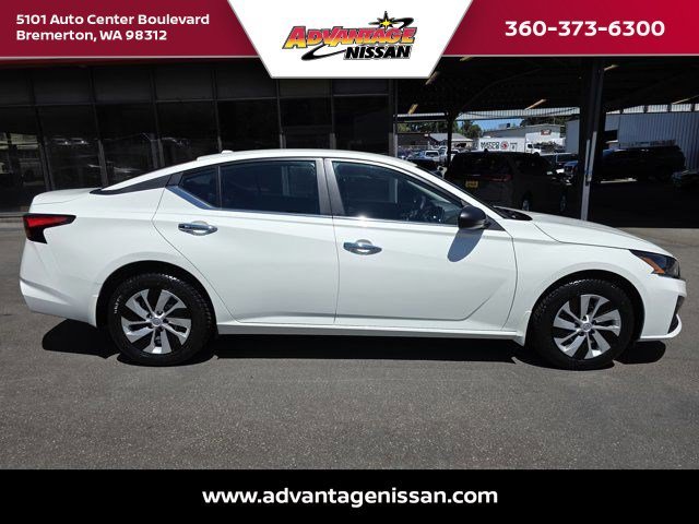 Used 2025 WHITE Nissan S image 7