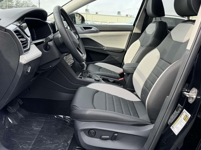 2025 Volkswagen Taos SEL - Photo 12
