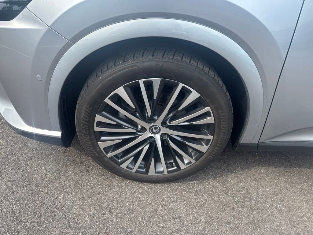 Used 2024 Silver Lexus 350 Premium Plus image 7