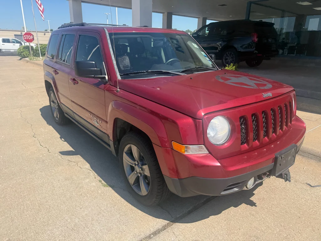 Used 2014 Deep Cherry Red Crystal Pearlcoat Jeep Latitude image 4