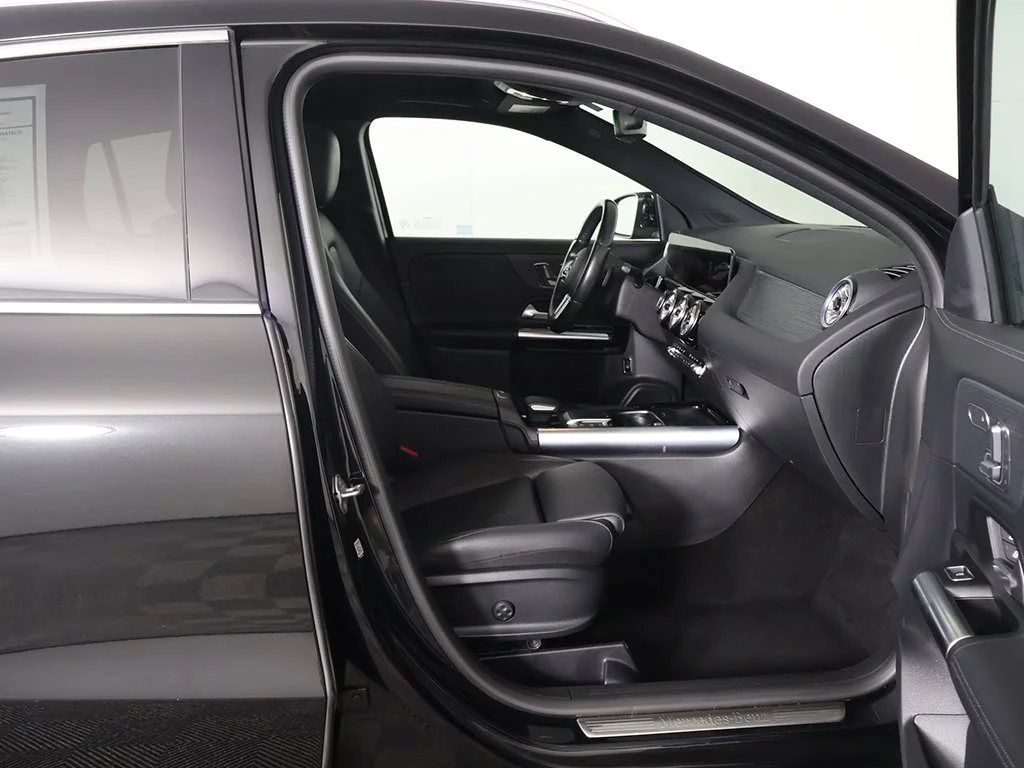 Used 2023 Black Mercedes-Benz GLA 250 image 28