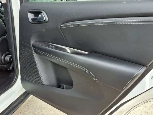 Used 2017 White Dodge Crossroad image 19