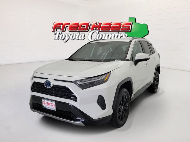 2022 Toyota RAV4 SE