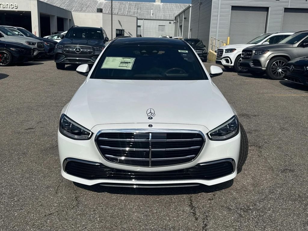 New 2026 MANUFAKTUR Moonlight White Metallic Mercedes-Benz S 580 image 2