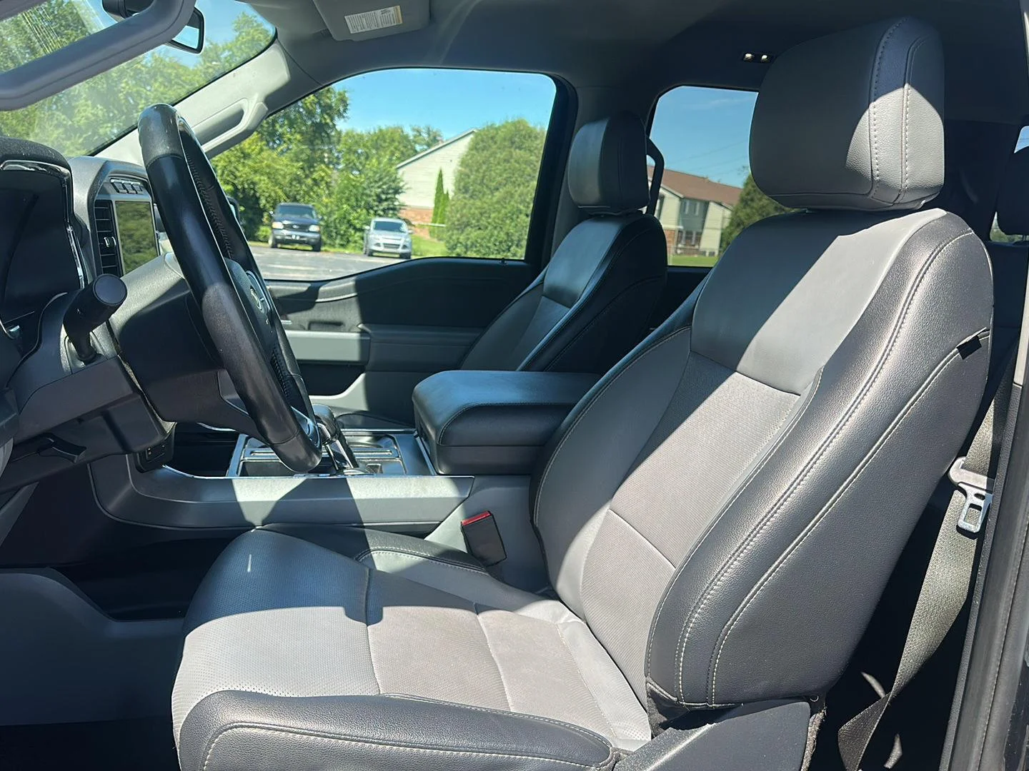 Used 2023 Agate Black Ford LARIAT image 11