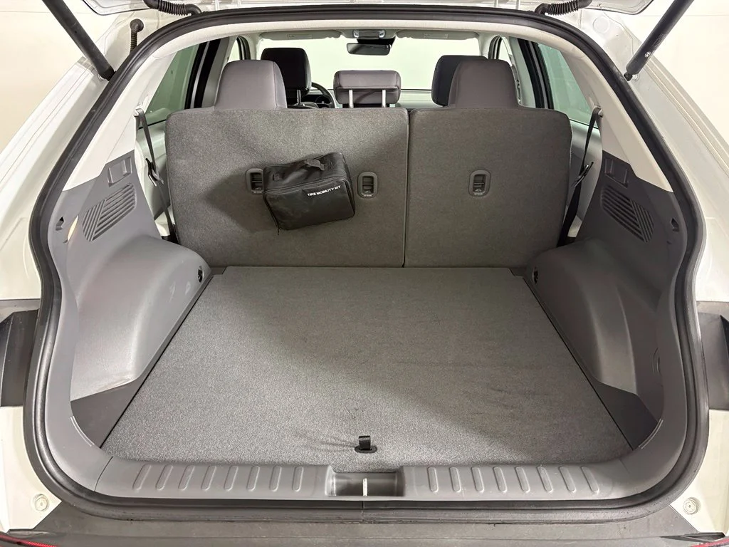 Used 2024 White Hyundai SEL image 18