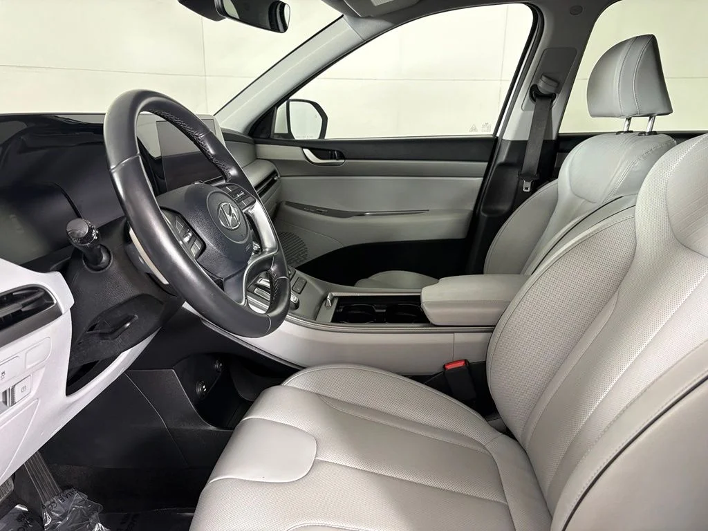 Used 2025 White Hyundai SEL image 22