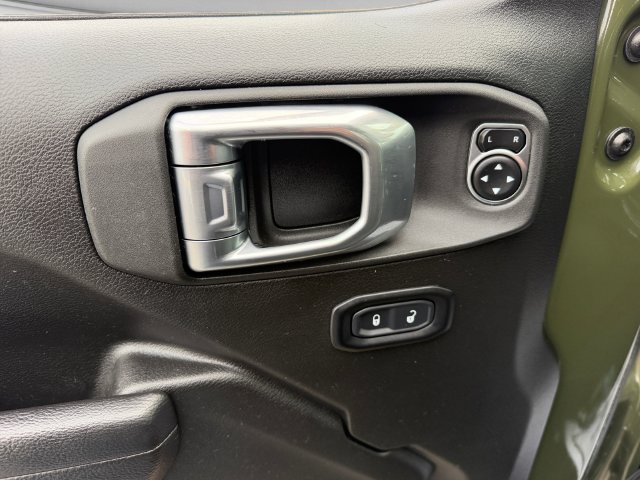 Used 2024 Green Jeep Sport S image 14