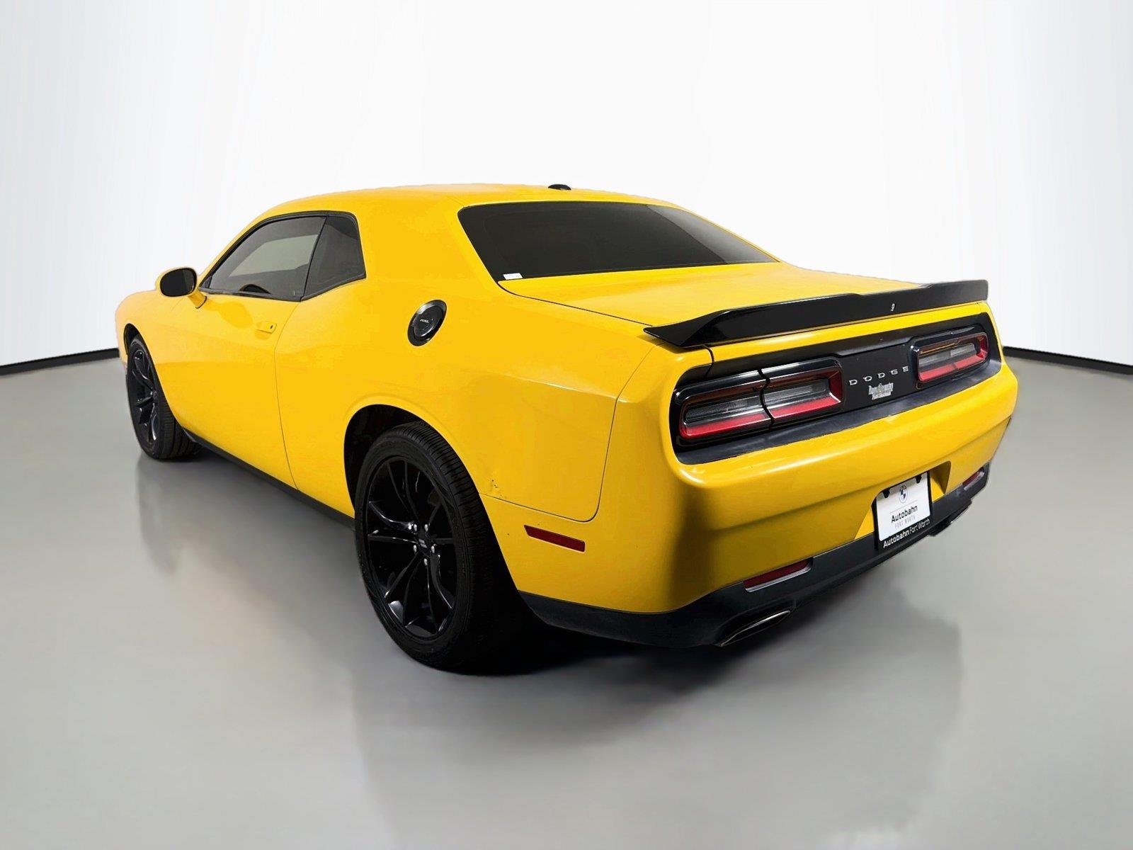 Used 2018 Pitch Black Clearcoat Dodge SXT image 7