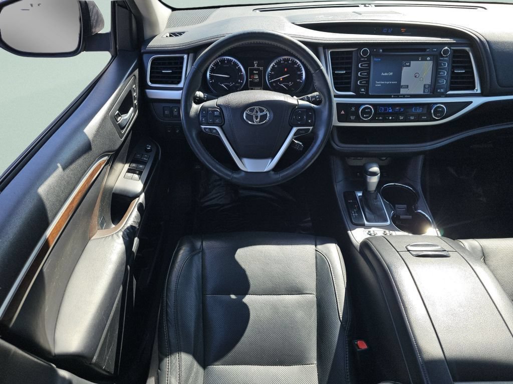 Used 2016 Predawn Gray Mica Toyota Limited Platinum V6 image 4