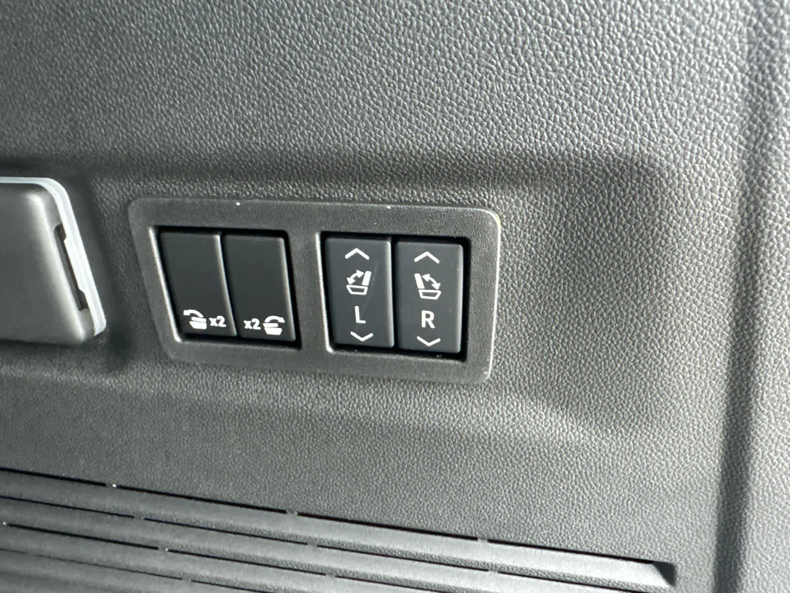 2026 Chevrolet Suburban Premier - Photo 17