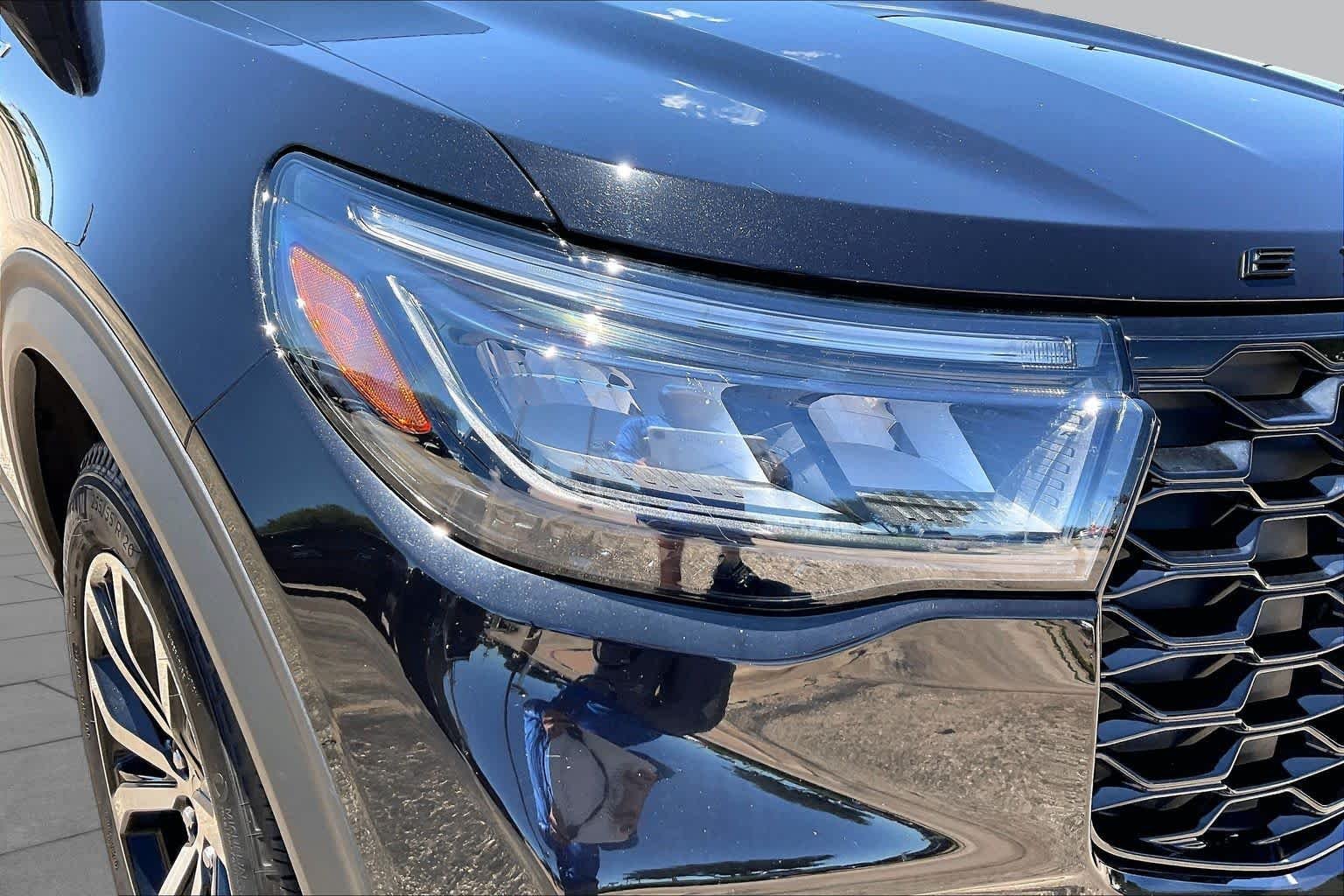 Used 2026 Agate Black Metallic Ford ST-Line image 27
