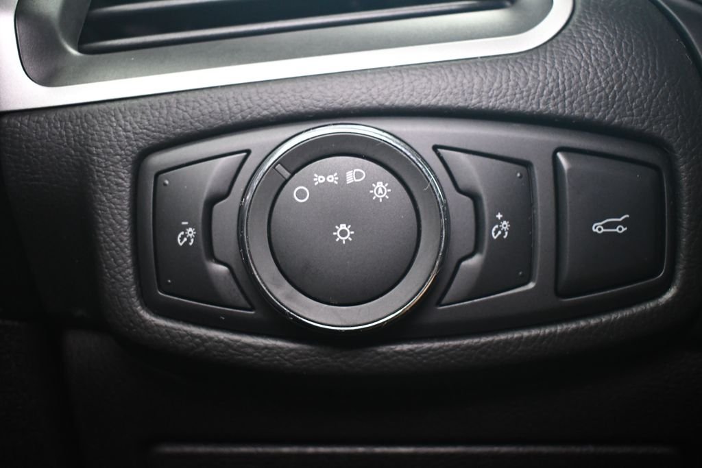 Used 2017 Blue Ford SEL image 18
